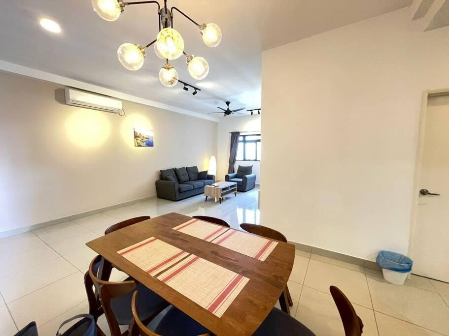 Meridin Medini By Wp Homestay 努沙再也 外观 照片